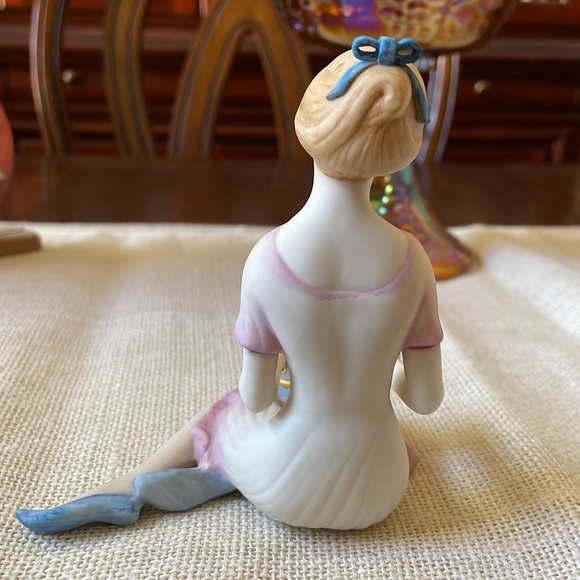 Vintage Cybis Girl with trinket chest Box porcelain figurine statue signed 1967 - Picture 6 of 9